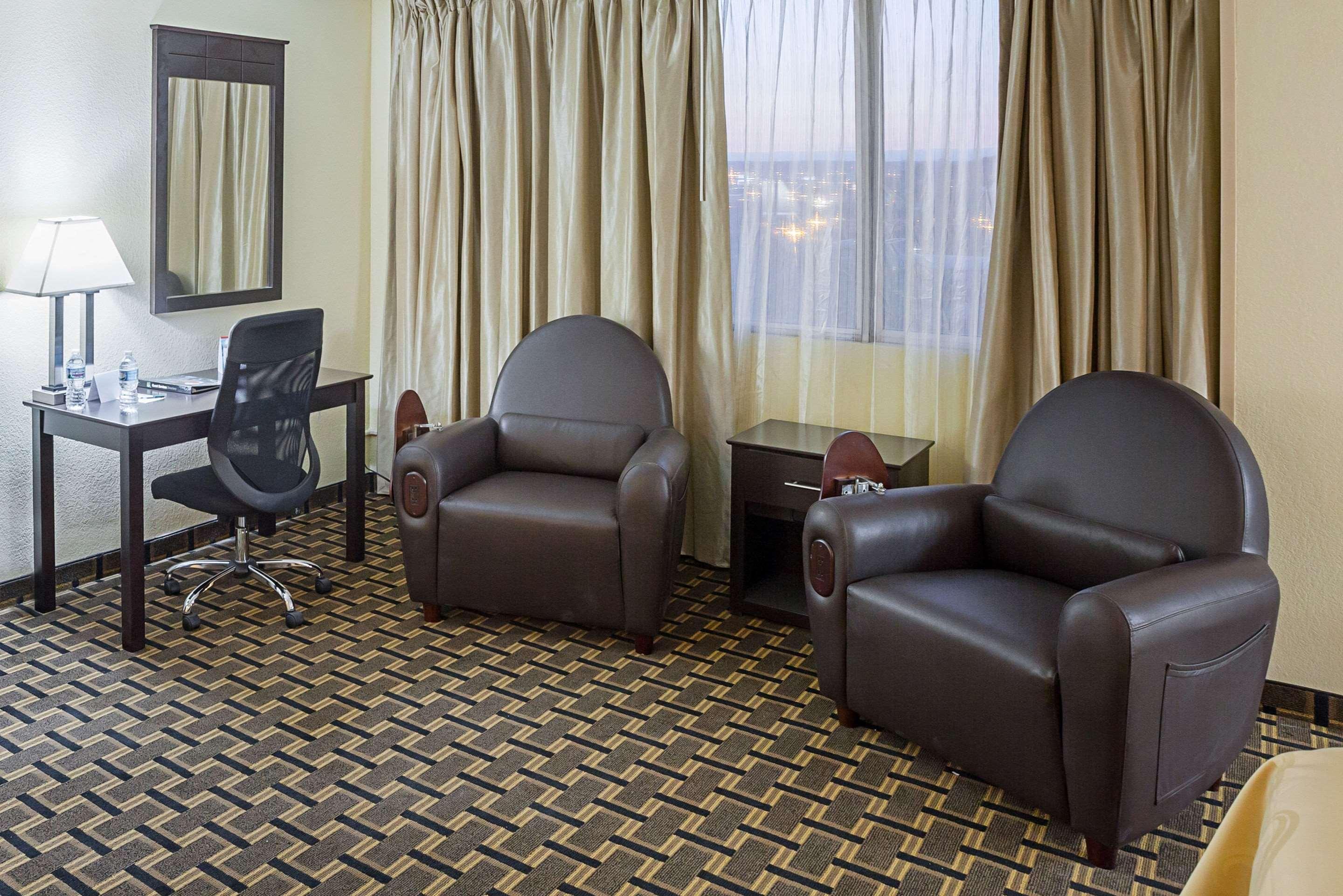 Quality Inn & Suites Цинциннати Экстерьер фото