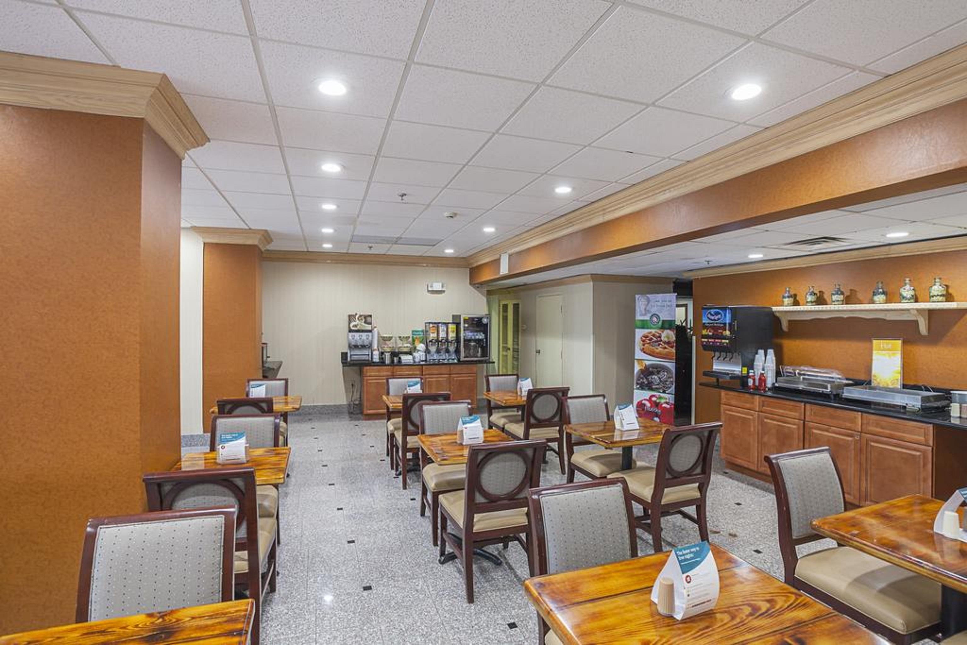 Quality Inn & Suites Цинциннати Экстерьер фото