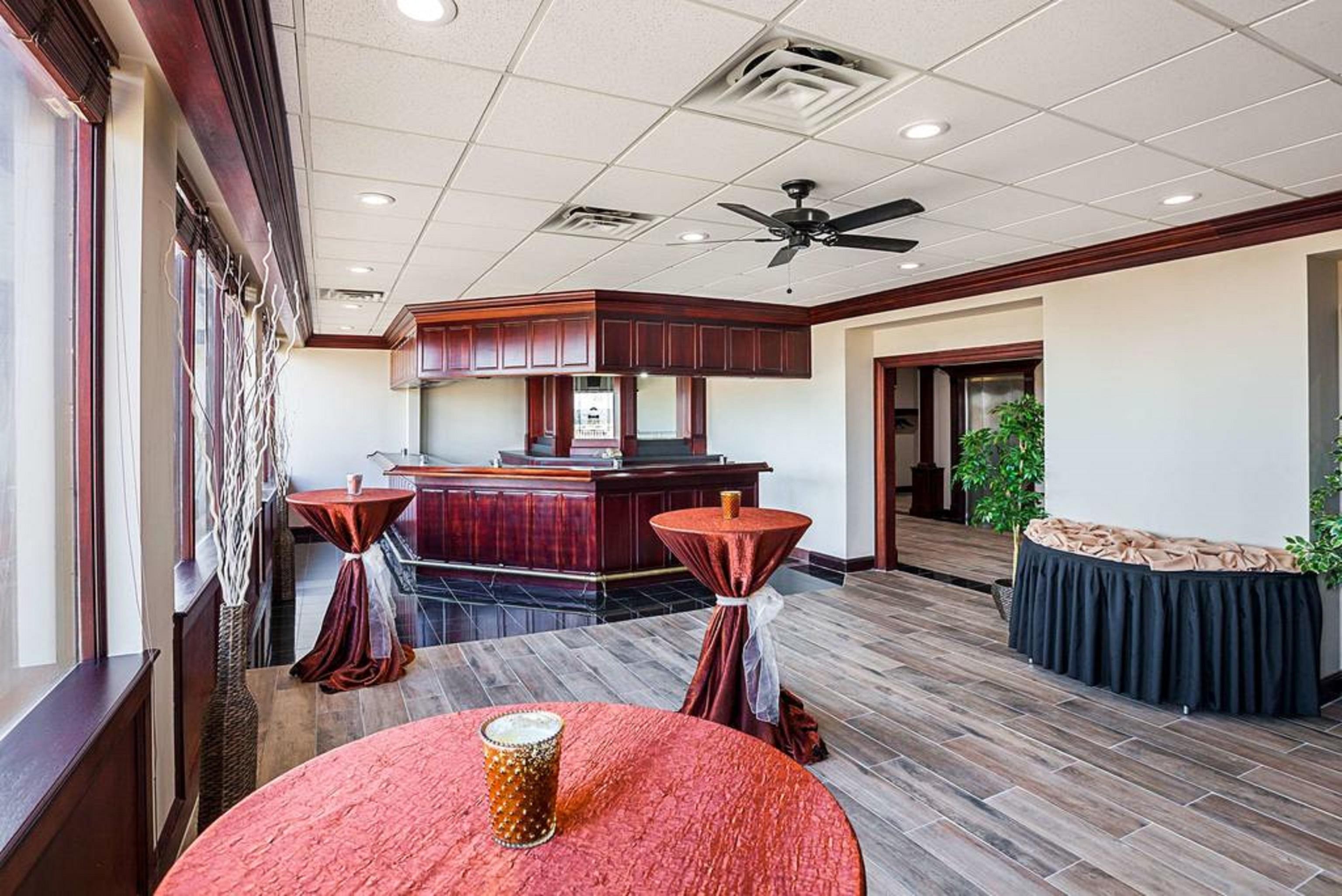 Quality Inn & Suites Цинциннати Экстерьер фото