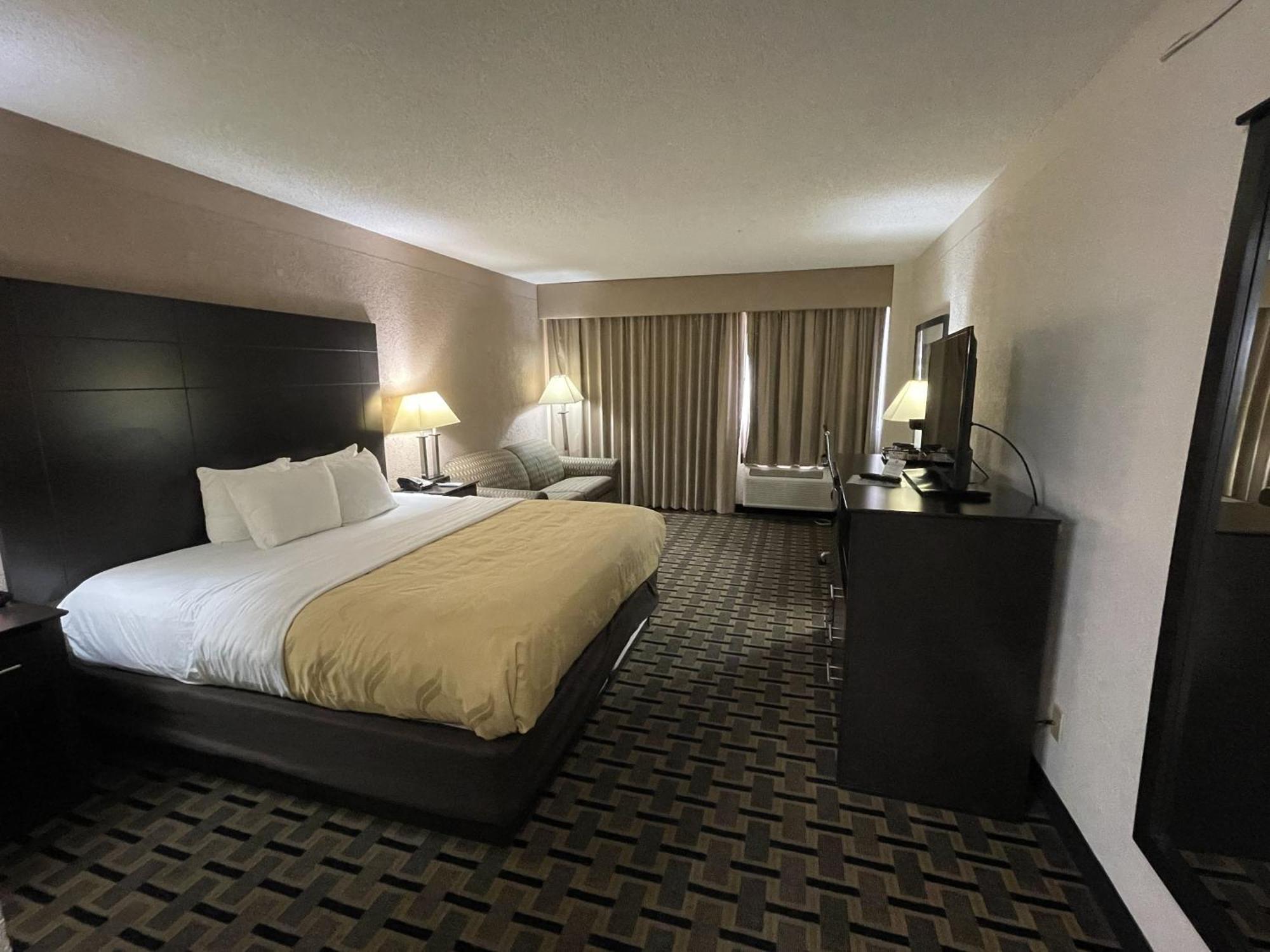 Quality Inn & Suites Цинциннати Экстерьер фото