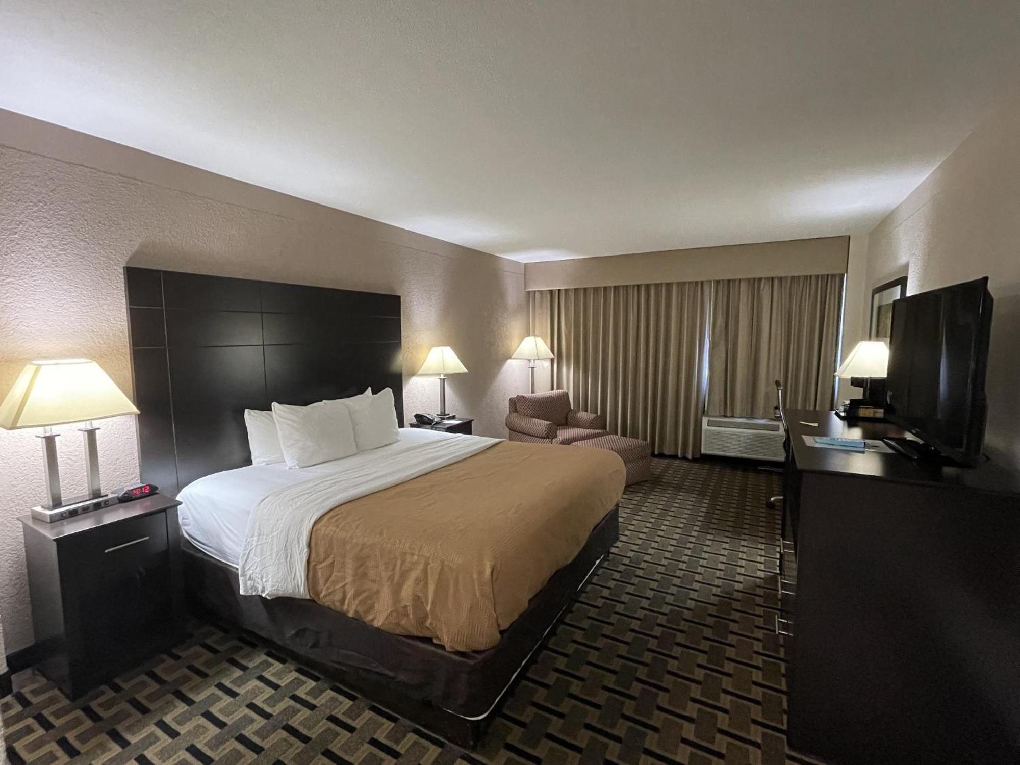 Quality Inn & Suites Цинциннати Экстерьер фото